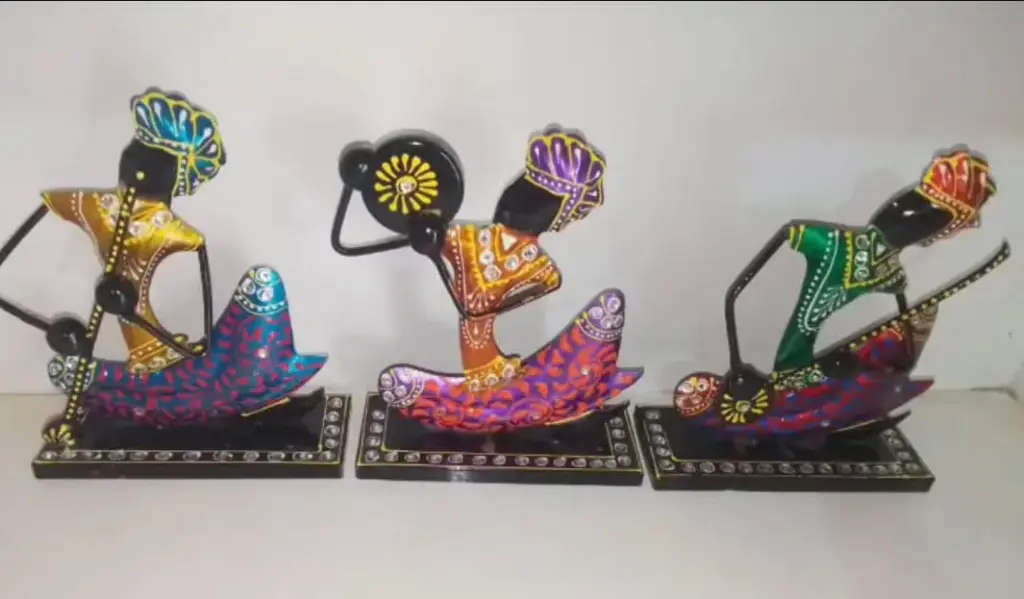 [SB-1014] Handcrafted Sitting Musicians